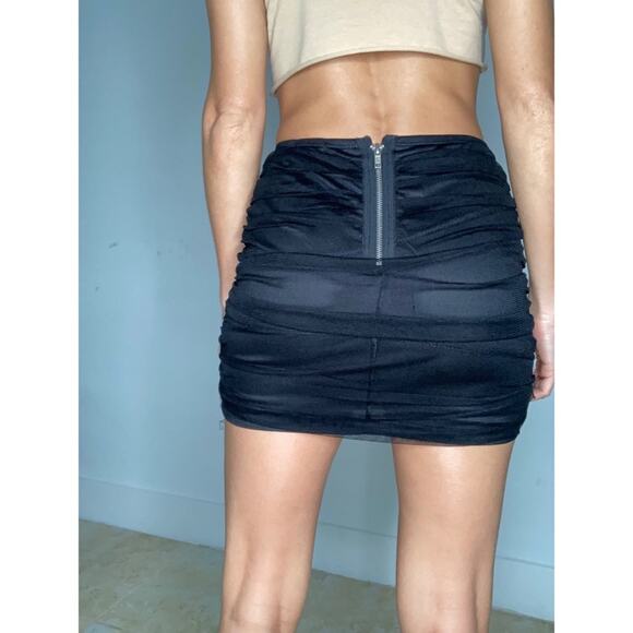GUESS SKIRT | SMALL - Picture 2 of 2
